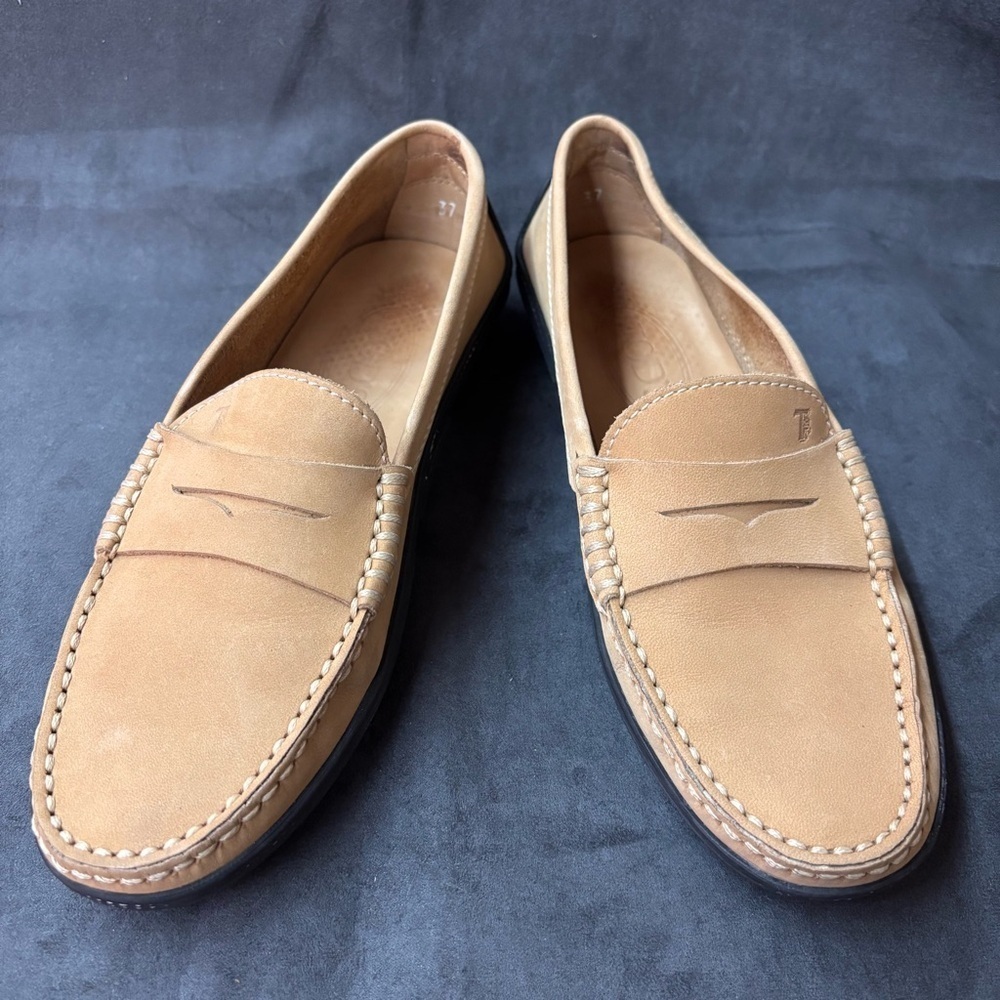 TOD’s Sz 37 Slip on Tan Leather Driving Loafers Academia Classic Preppy Vibes